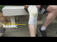 Load and play video in Gallery viewer, NEW ! ! &lt;br/&gt;BRACOO KE92 Knee Fulcrum Sleeve Breathable &amp; 4-way Stretch
